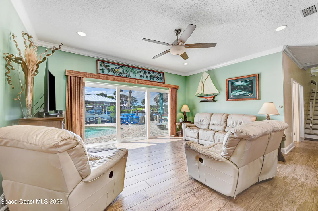 Photo of 414 Thrush Drive