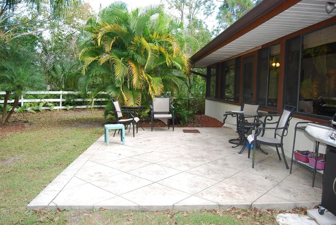 Photo of 1886 Oakwood Trail