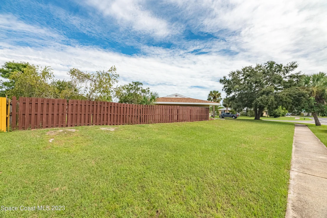 Photo of 1310 Sheafe Avenue NE