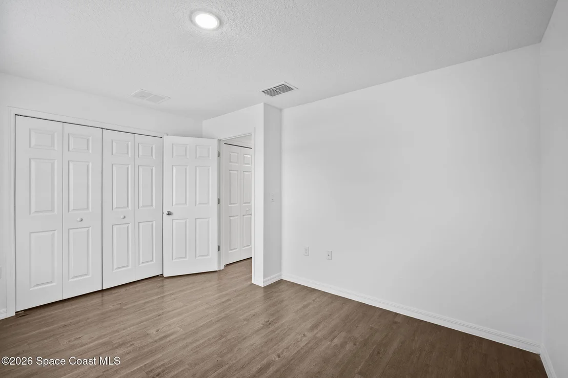 Photo of 549 Eldron Boulevard SE