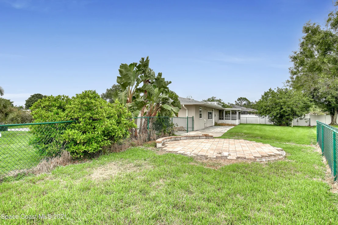 Photo of 652 Augusta Circle NE