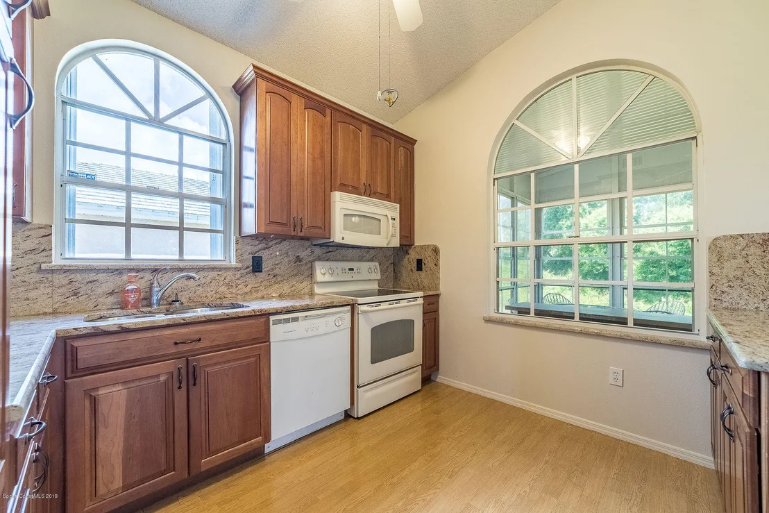 Photo of 1101 Goldenrod Circle NE