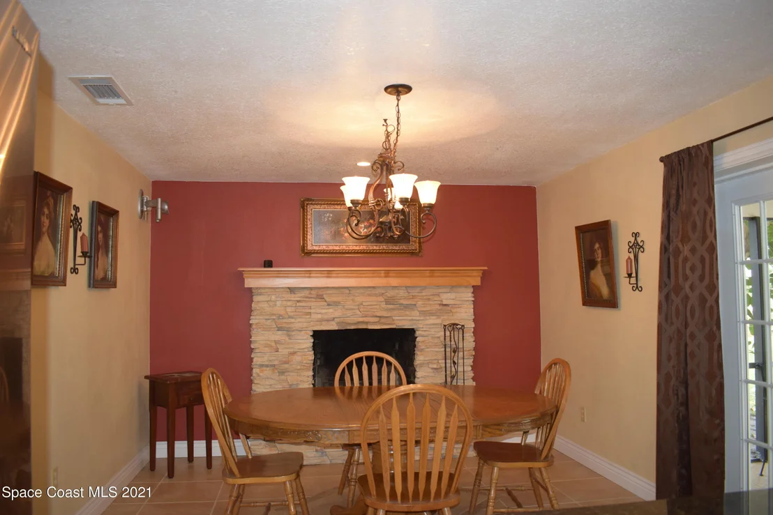 Photo of 895 Jefferson Road