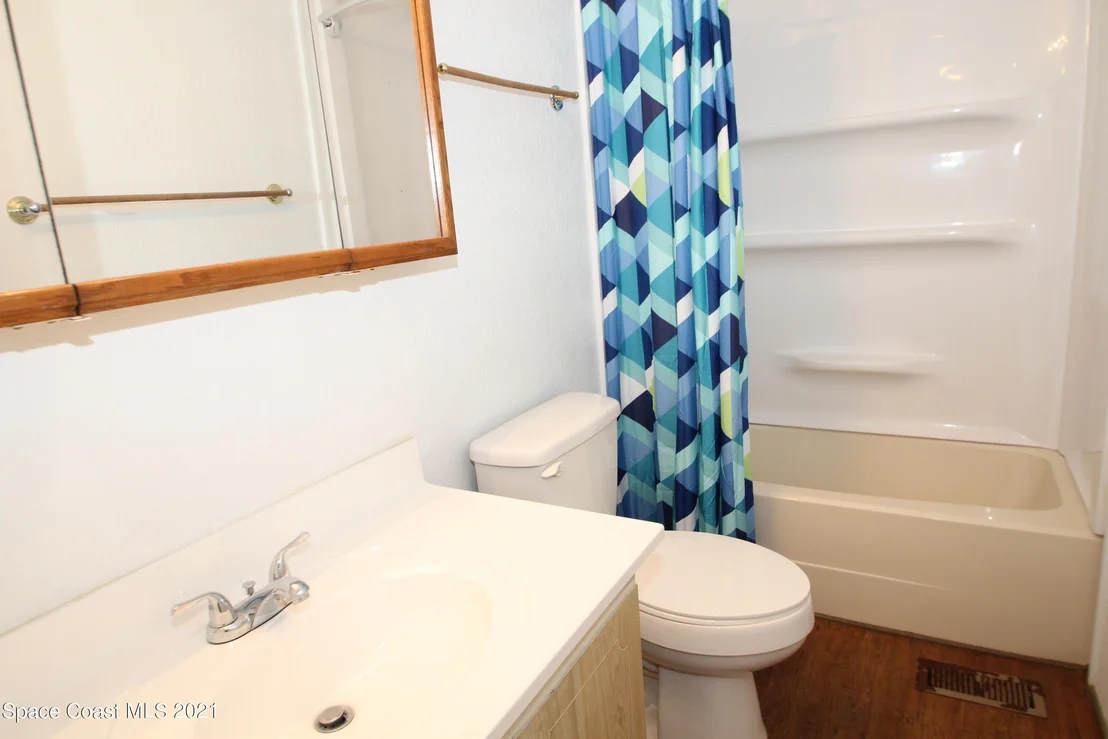 Photo of 2505 Amberly Road NE
