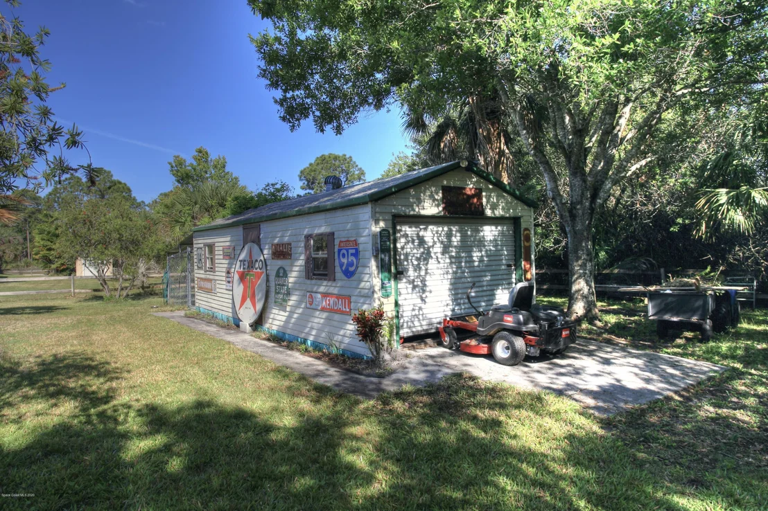 Photo of 400 Hall Road