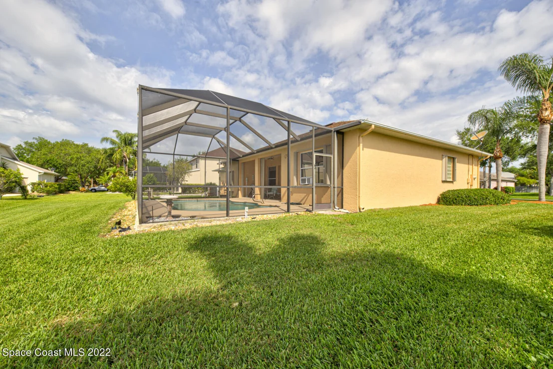 Photo of 5948 Newbury Circle