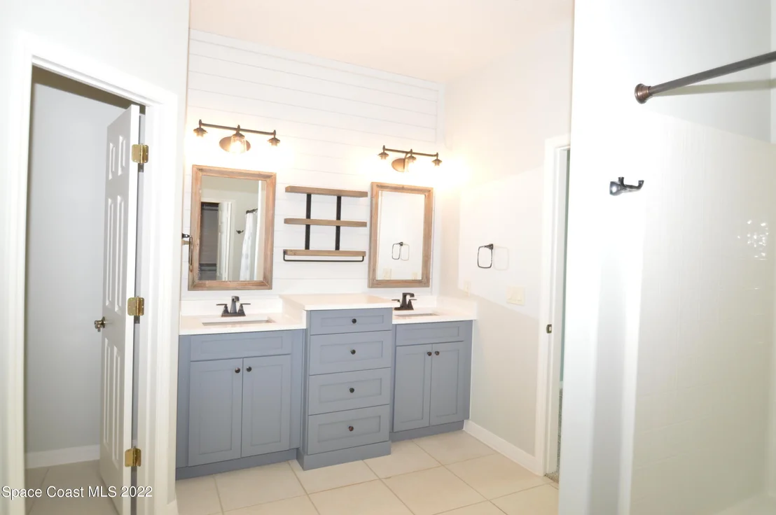 Photo of 725 Triple Crown Lane