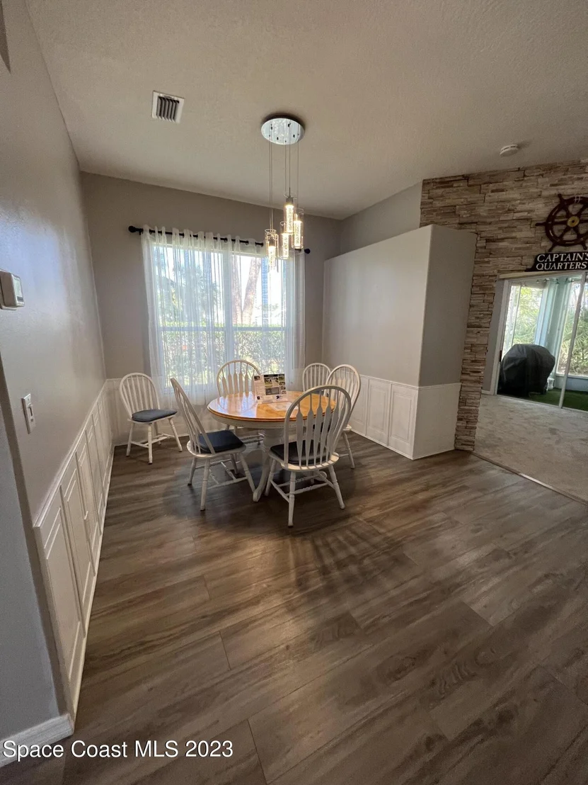 Photo of 852 Villa Drive