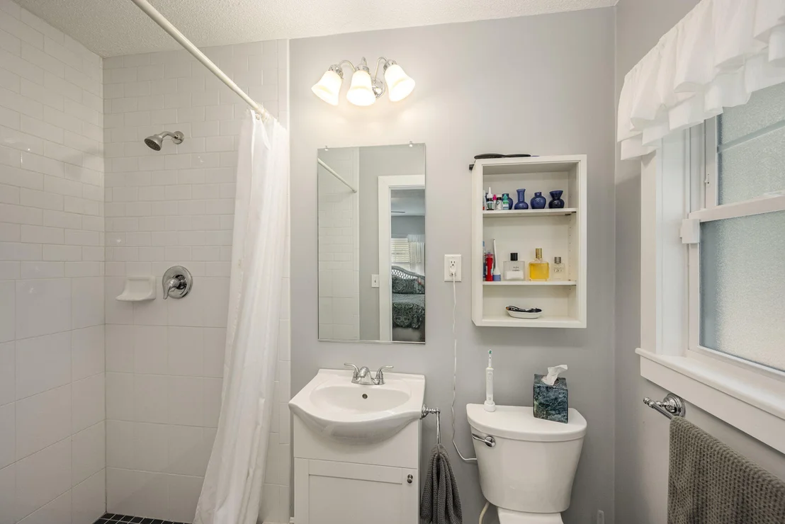 Photo of 949 W Whitmire Drive