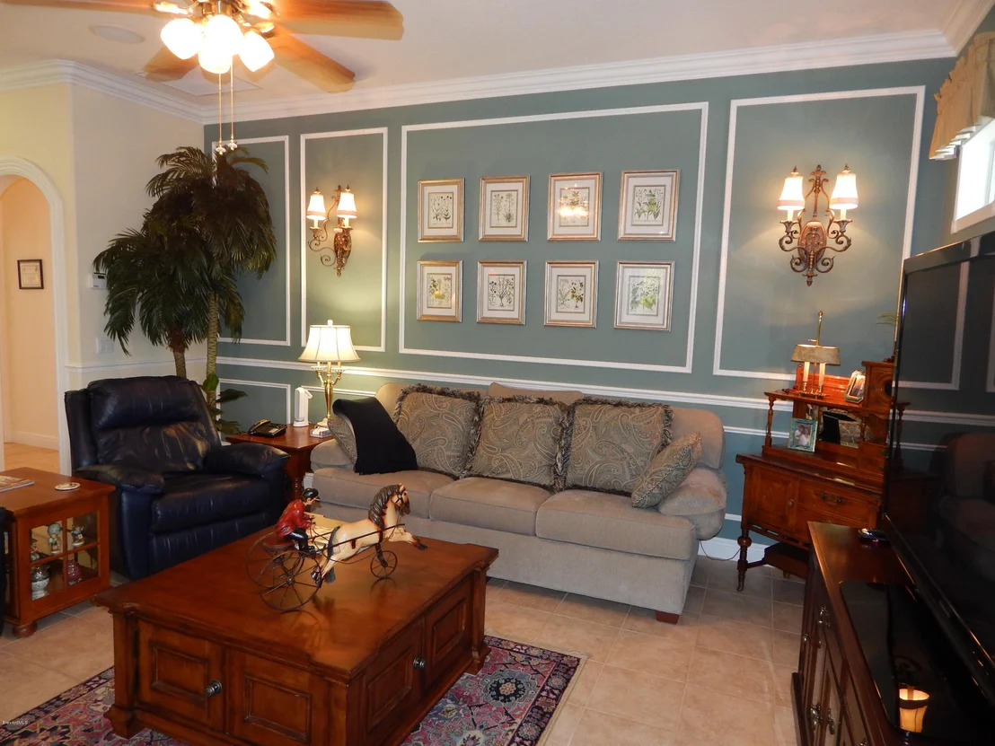 Photo of 211 SE Devlin Court