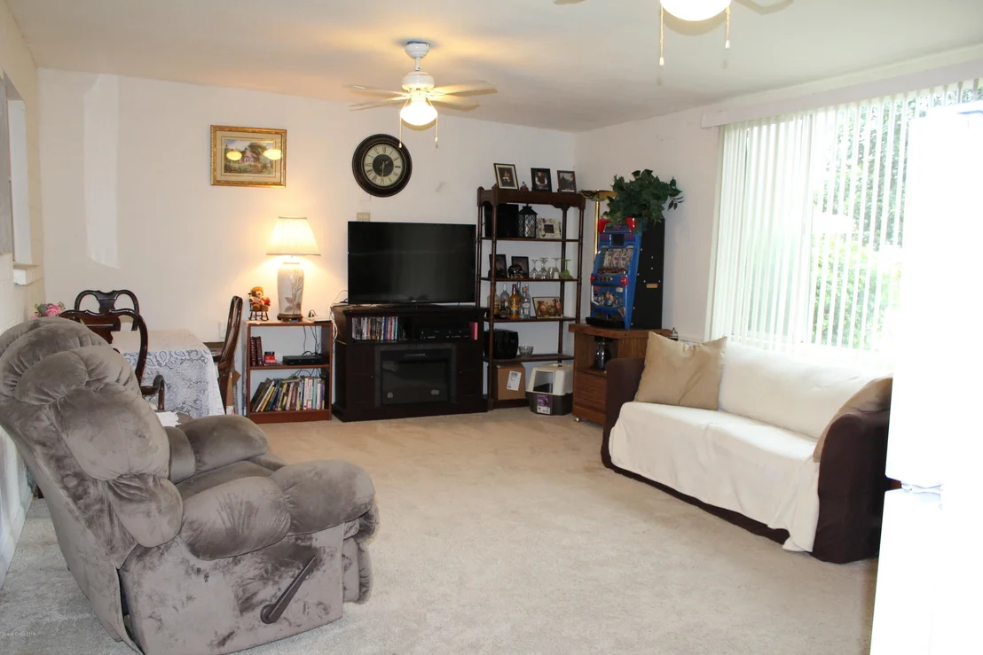 Photo of 976 Cardon Drive