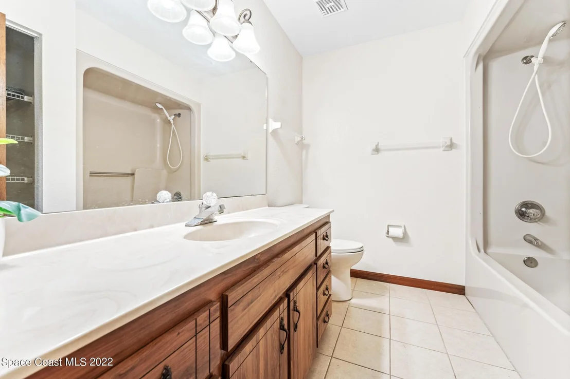 Photo of 1807 Live Oak Drive N