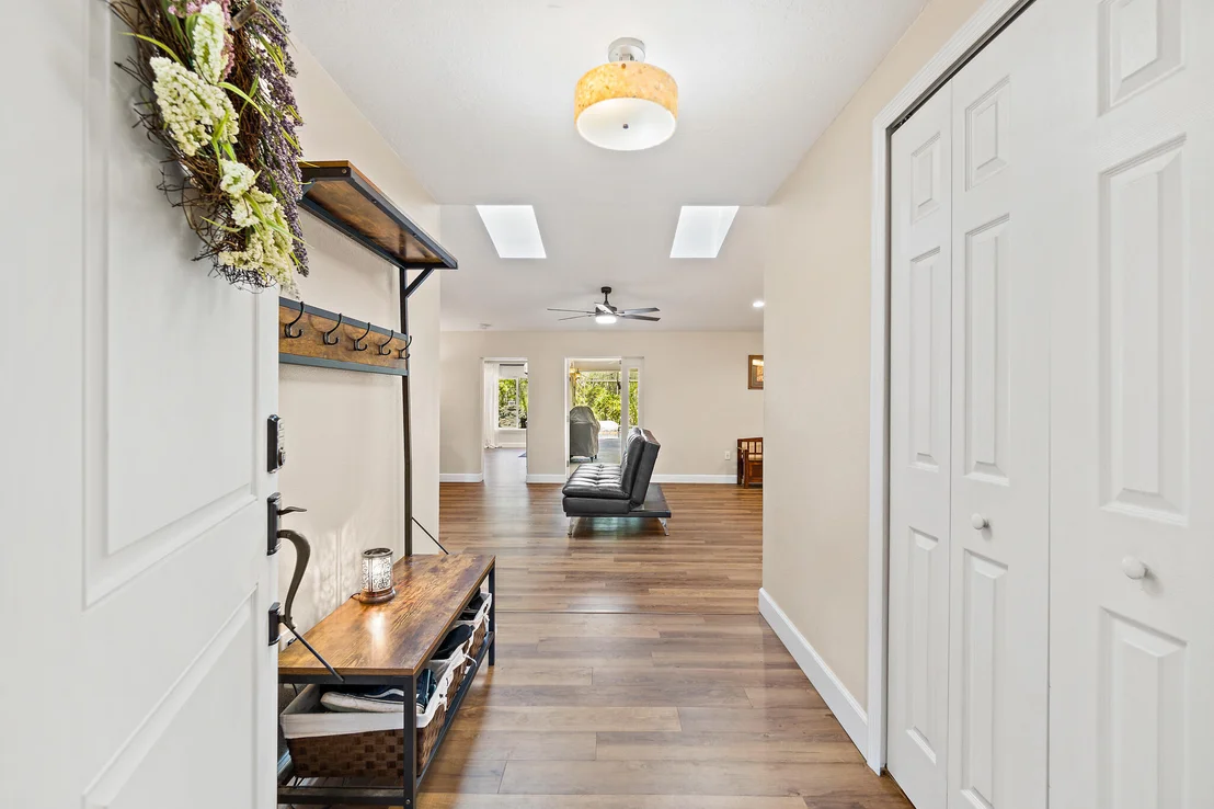 Photo of 810 Knecht Road NE