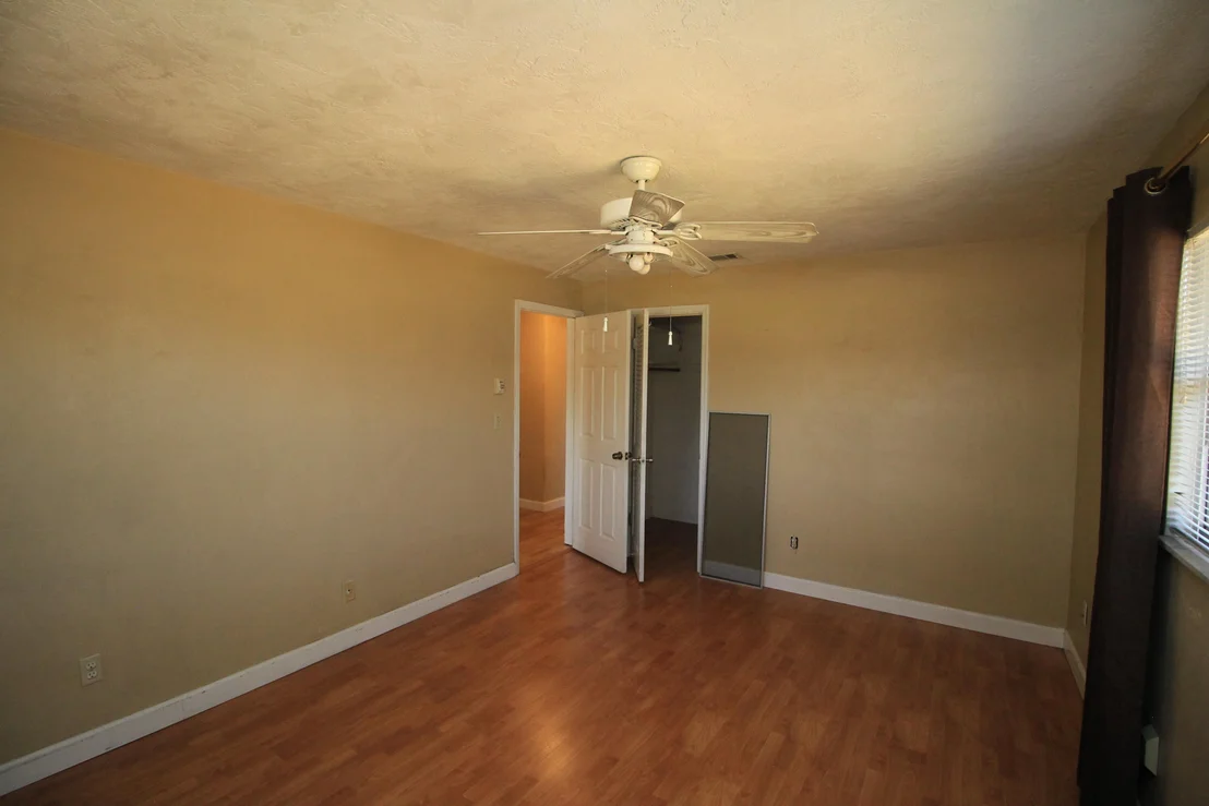 Photo of 1441 Meadowbrook Road NE