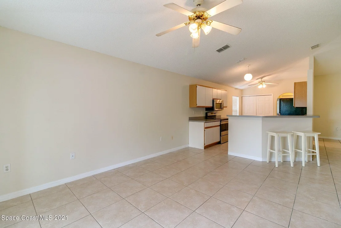 Photo of 1125 White Oak Circle