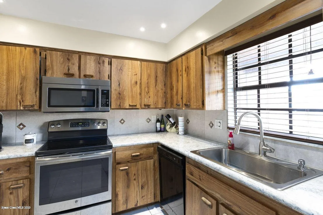 Photo of 823 Levitt Parkway