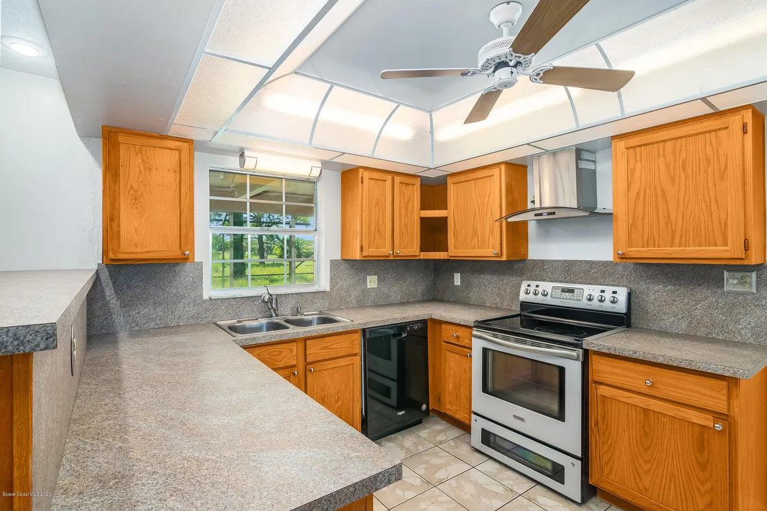 Photo of 790 Pebble Beach Avenue NE