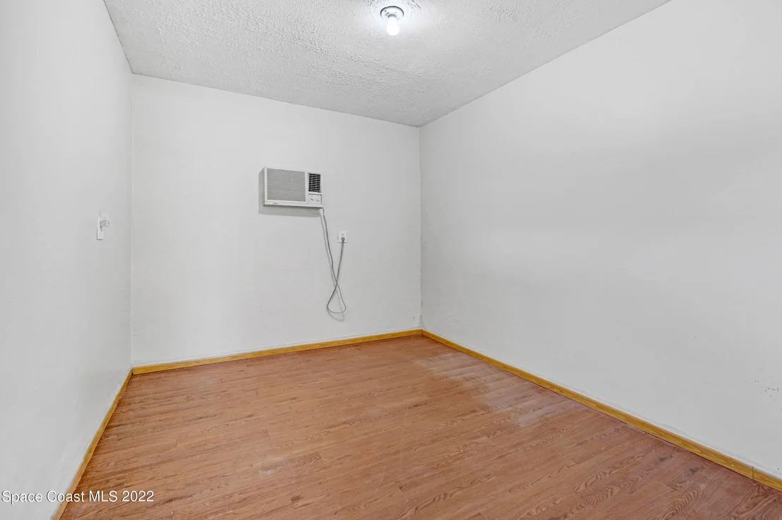 Photo of 995 Beacon Road