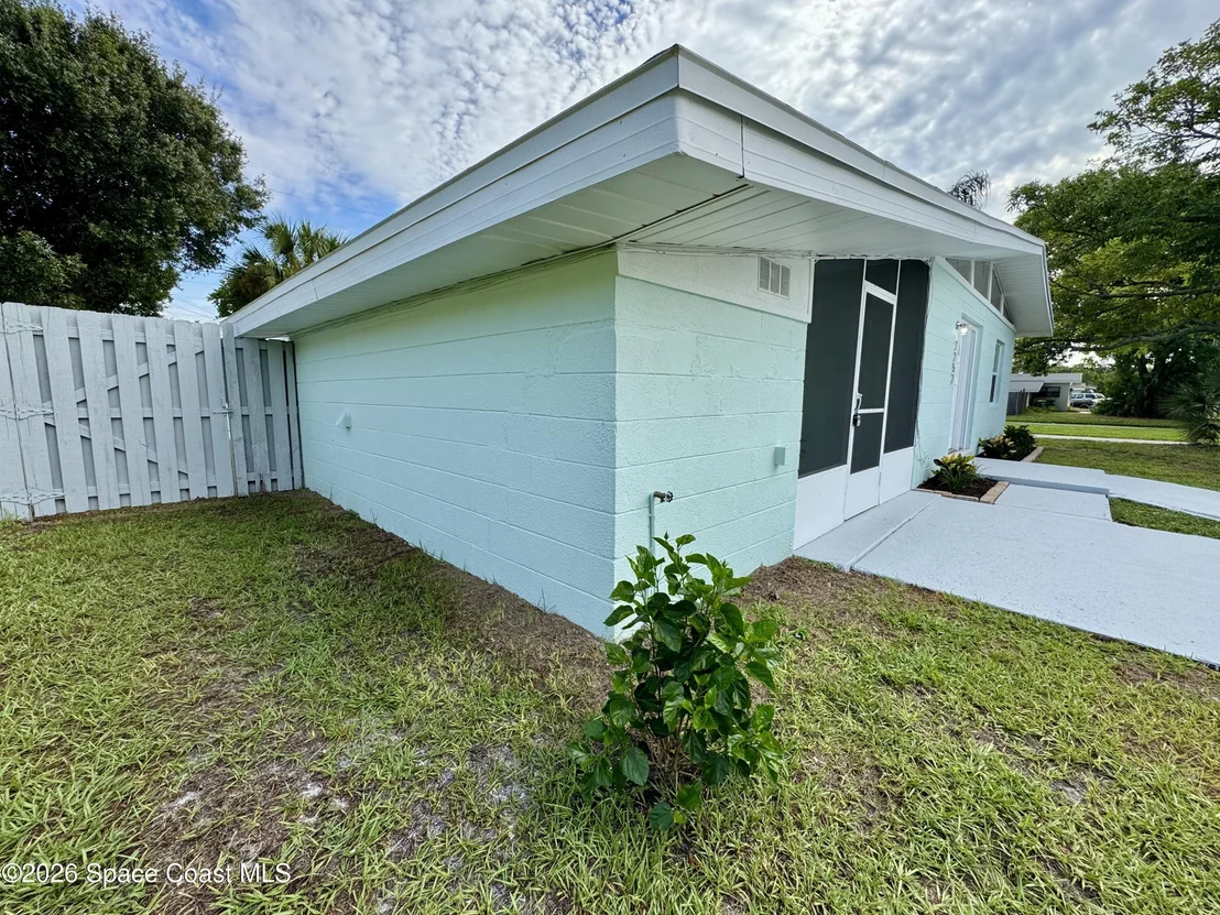 Photo of 2252 Laden Road