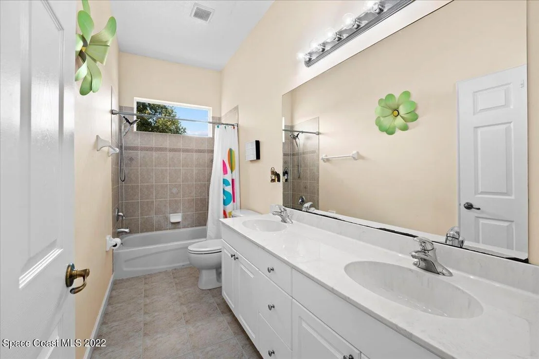 Photo of 2067 Windbrook Drive SE