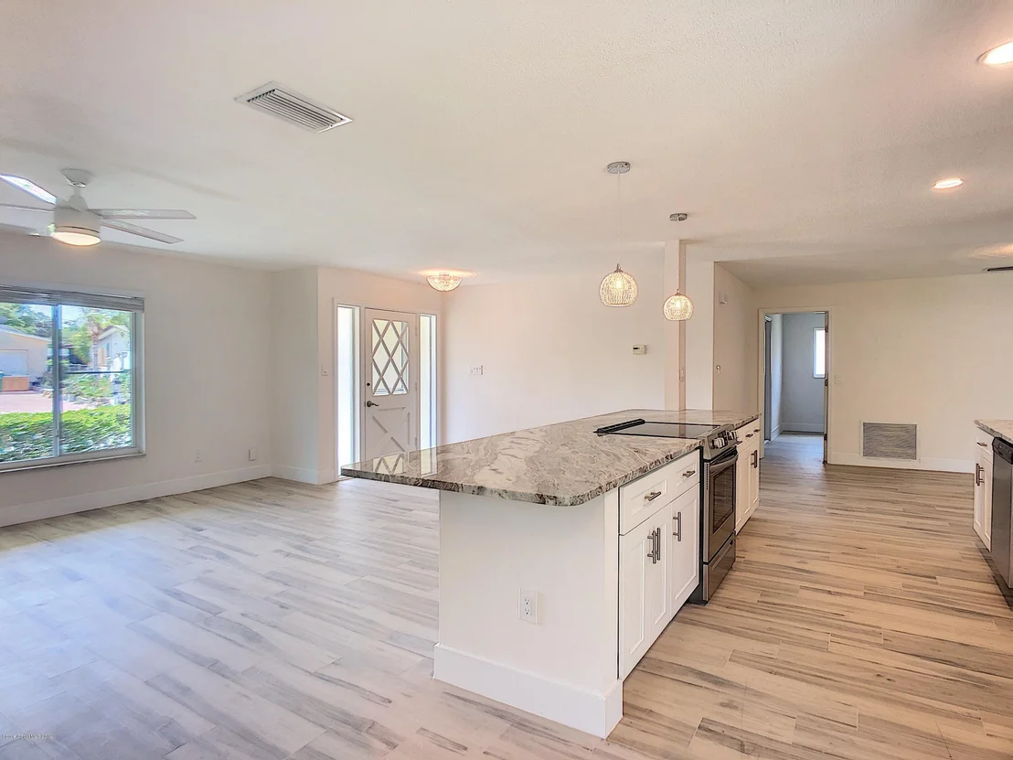 Photo of 304 N Roundtree Drive