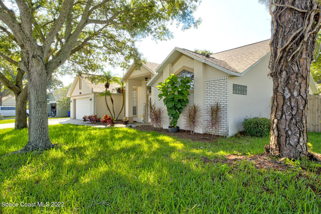 Photo of 985 Pelican Lane
