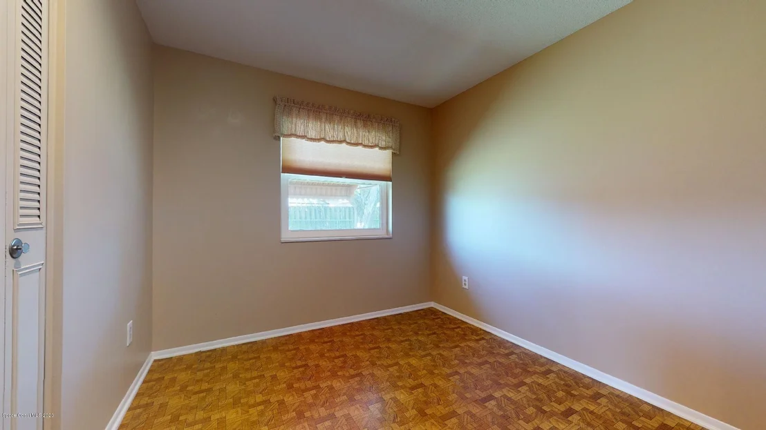 Photo of 930 Darwin Lane NE
