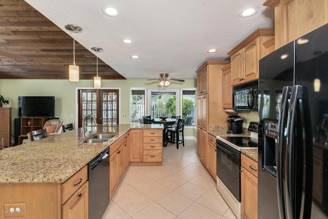 Photo of 552 Rio Casa Drive N