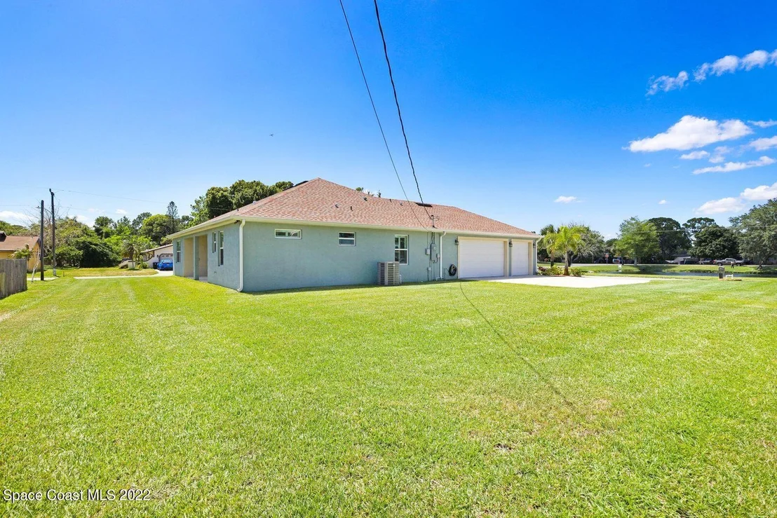 Photo of 335 Pine Boulevard
