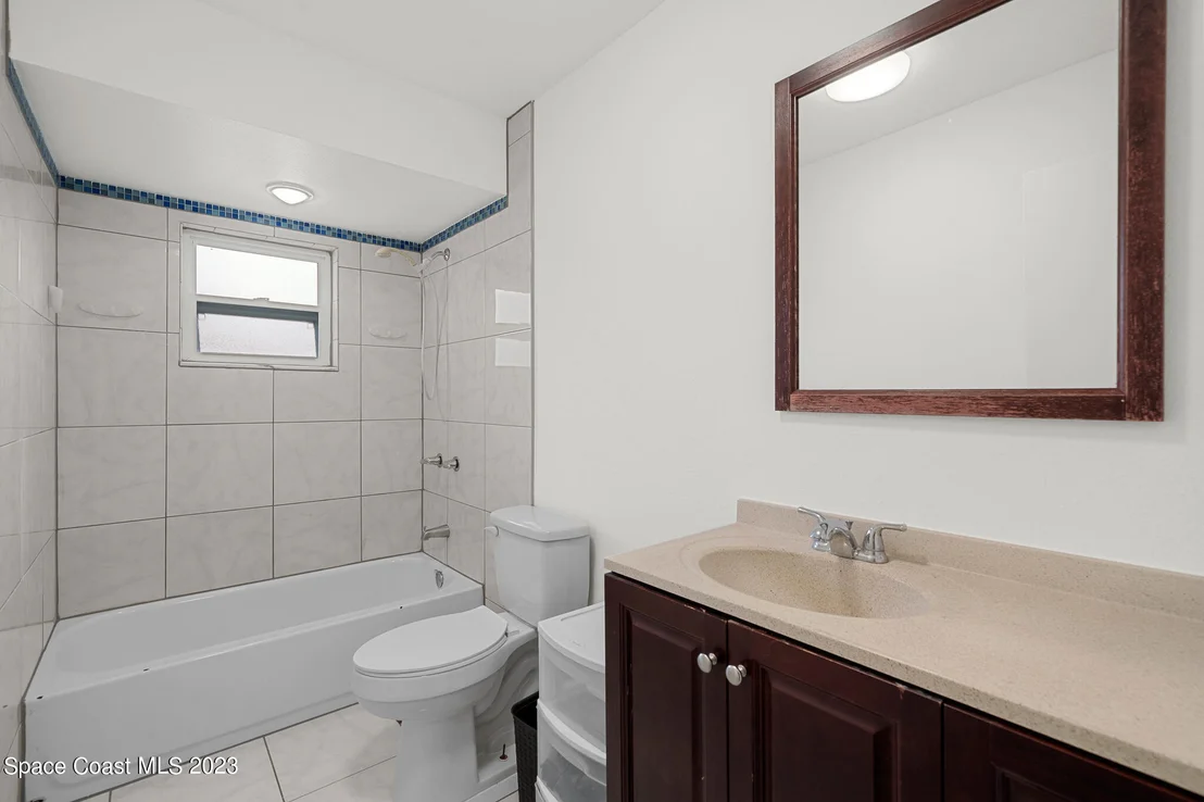 Photo of 990 Emerald Road SE