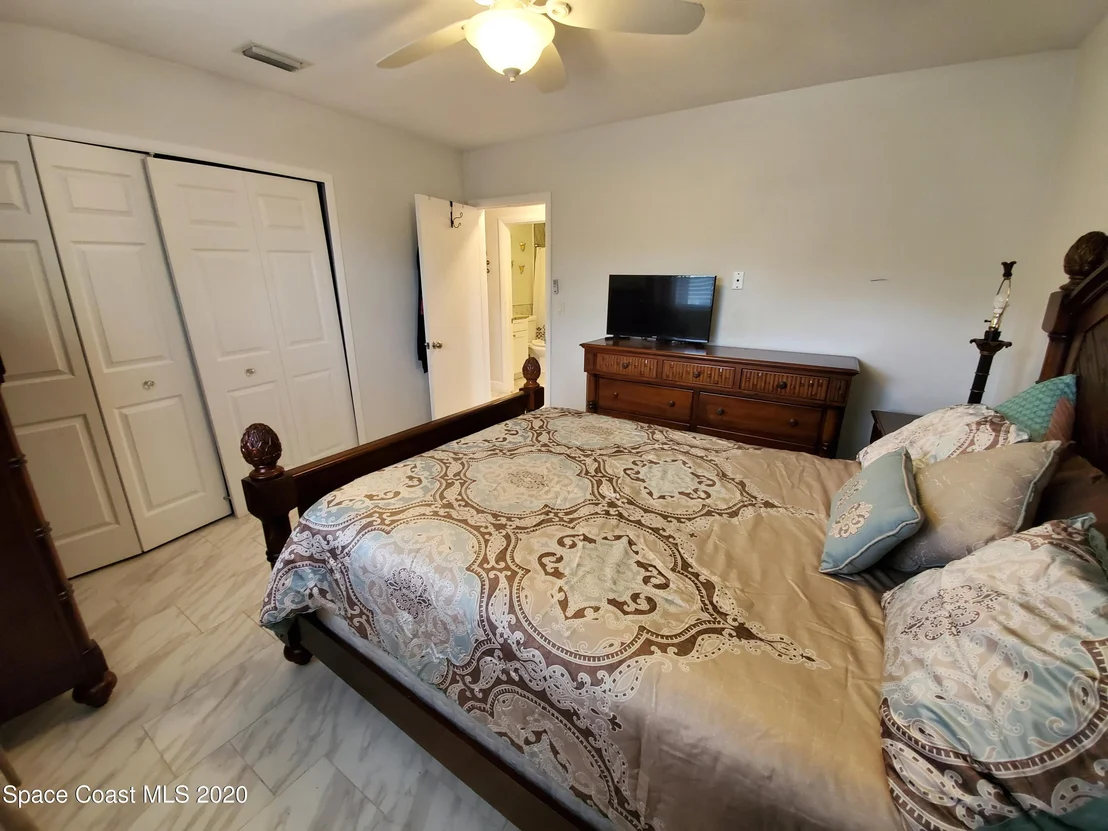 Photo of 1088 Cabot Drive NE