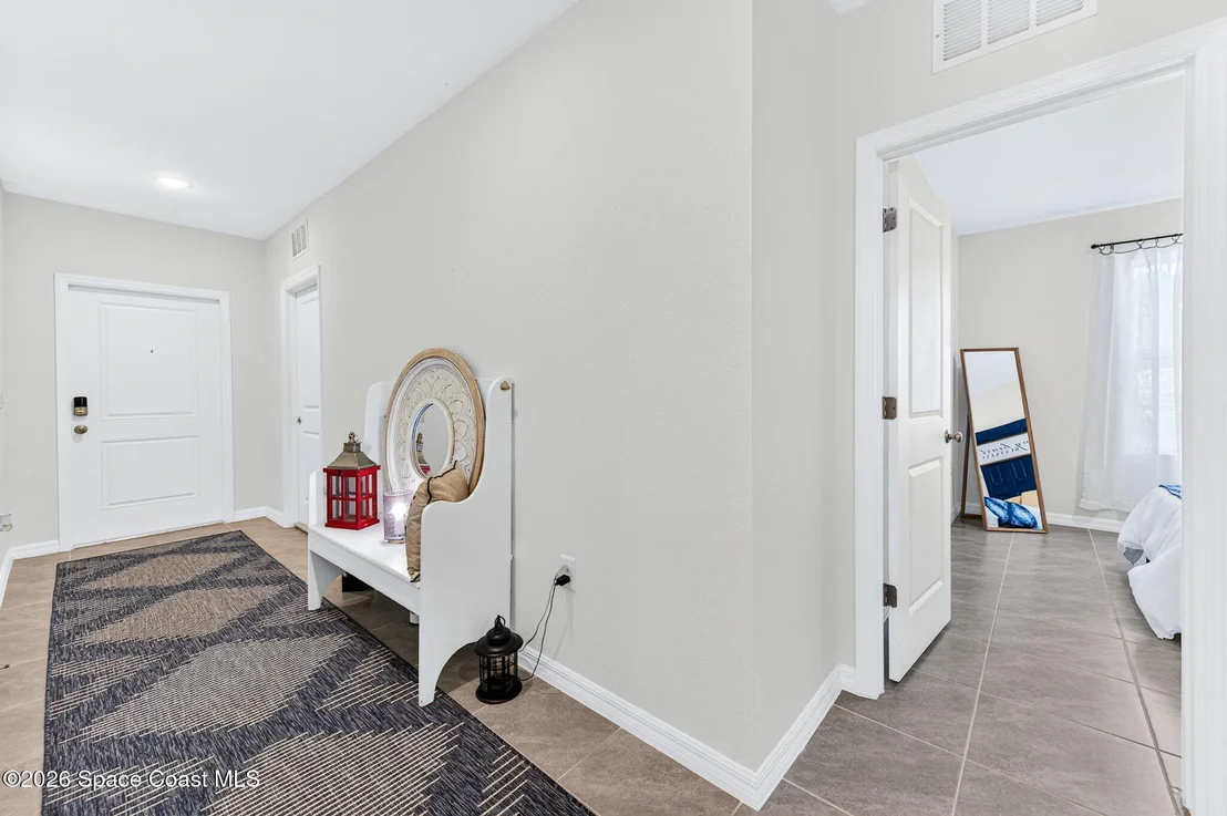 Photo of 830 Eldron Boulevard SE