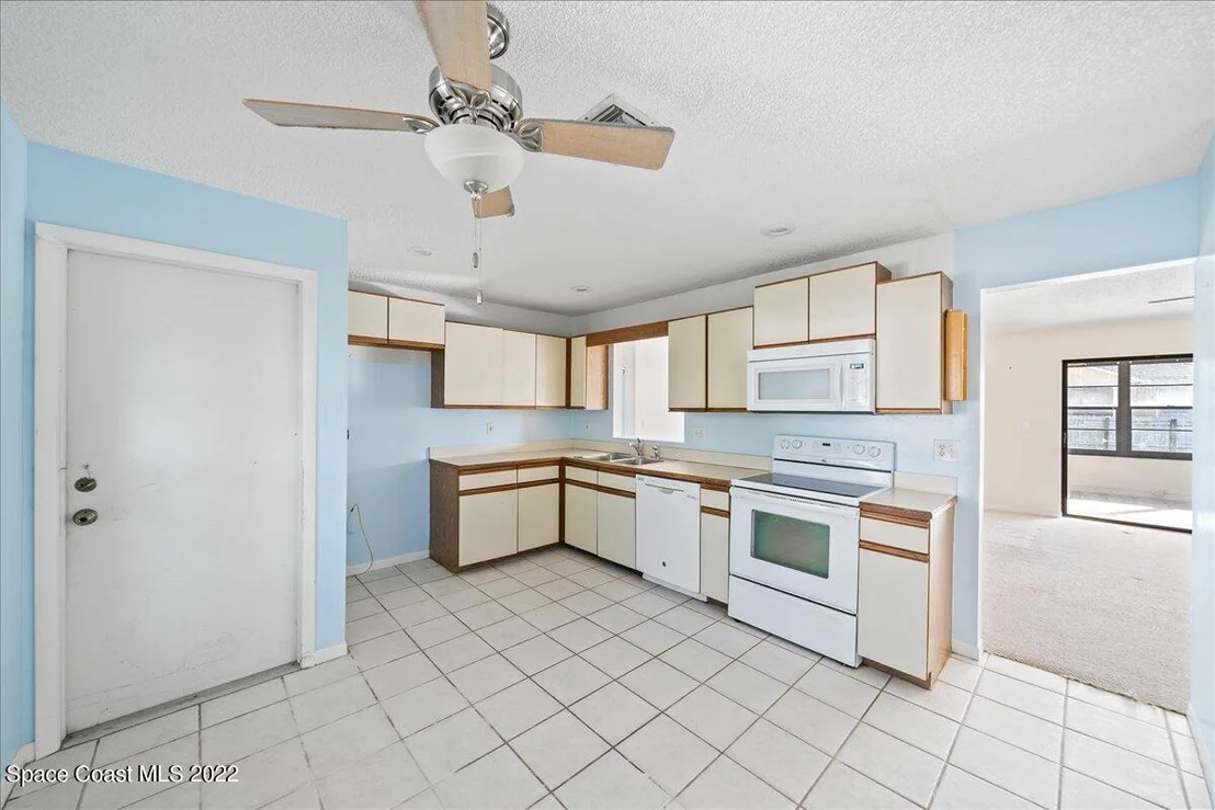 Photo of 811 Lyons Circle NW