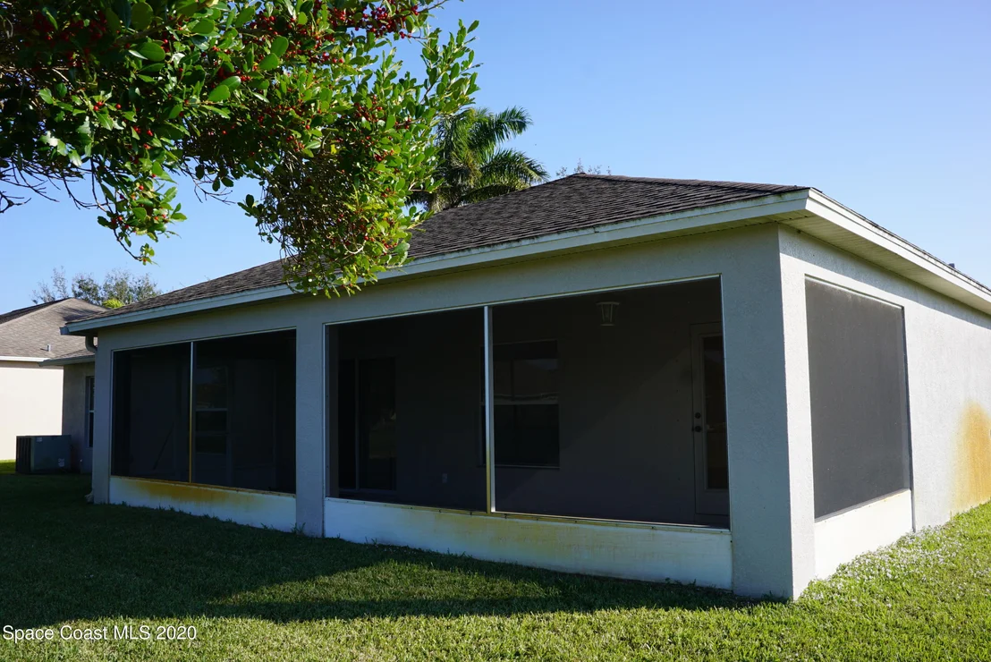 Photo of 1101 Morgan Circle NE