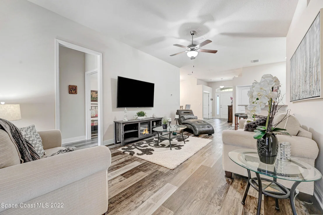 Photo of 1383 Steele Road SE