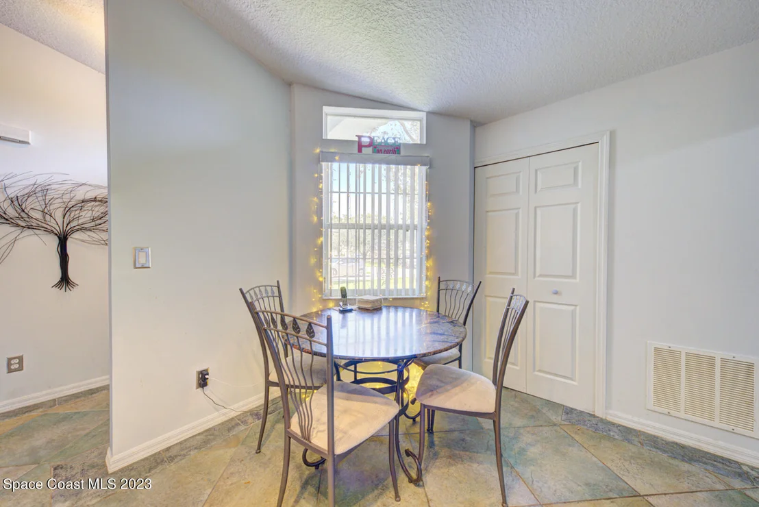 Photo of 2921 Saint James Lane