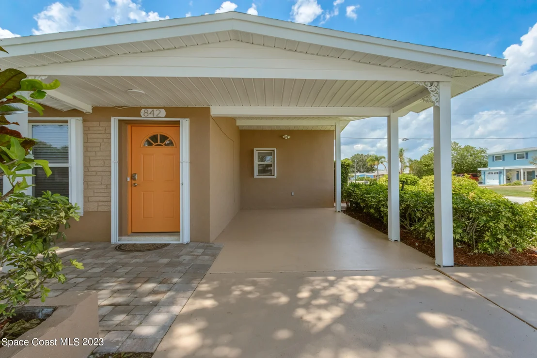 Photo of 842 Ixora Drive