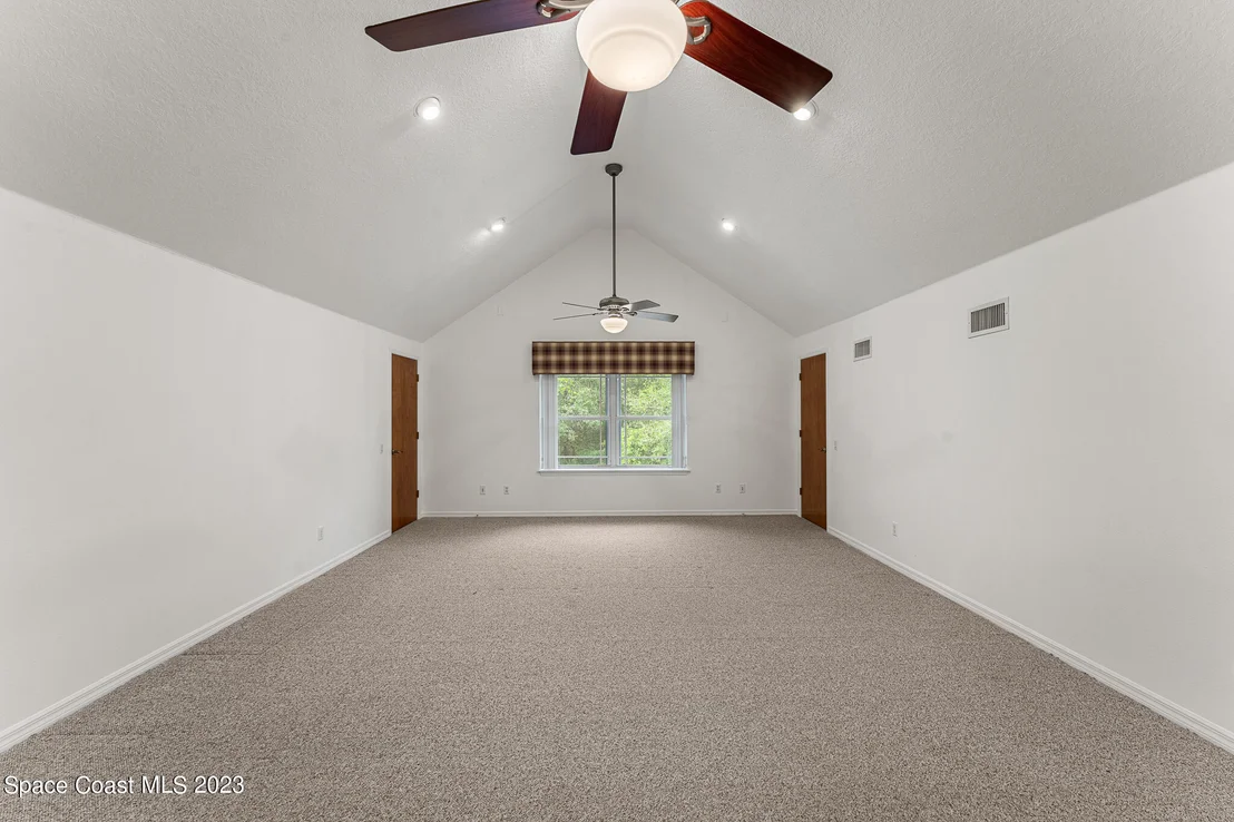 Photo of 927 Iron Bend Trail