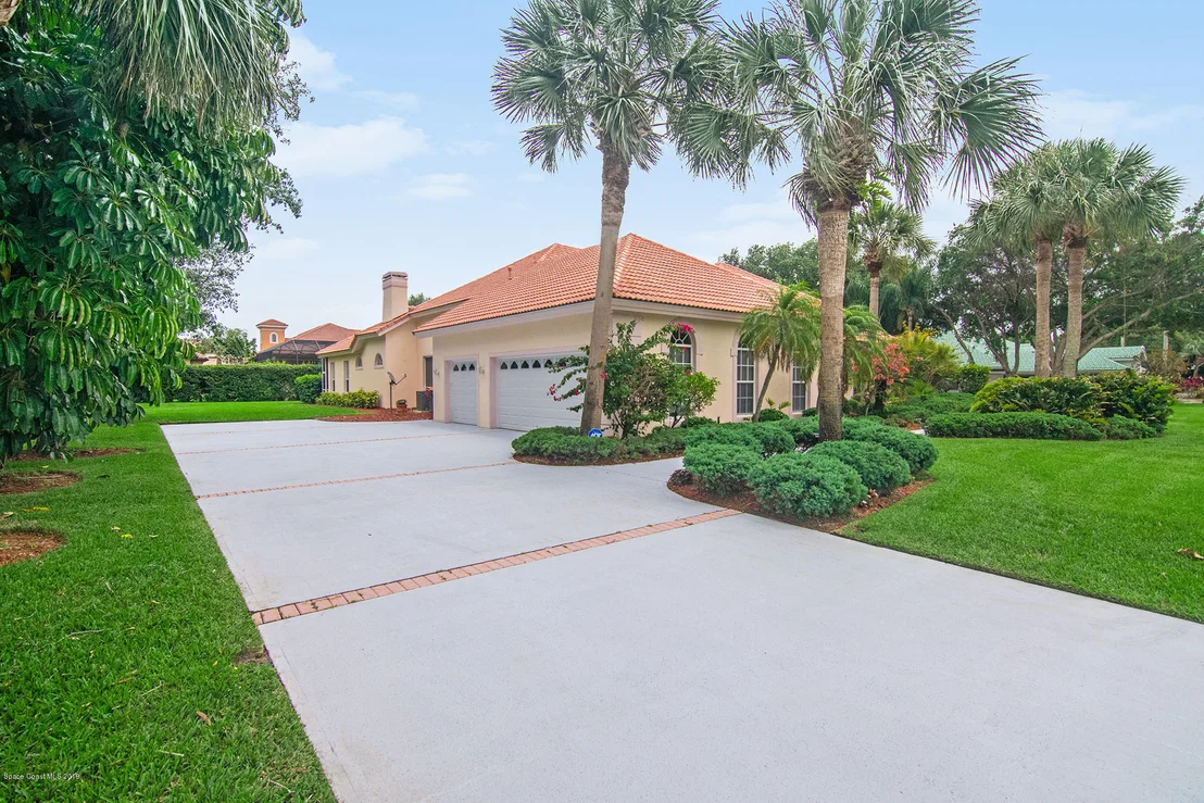 Photo of 759 Glengarry Drive