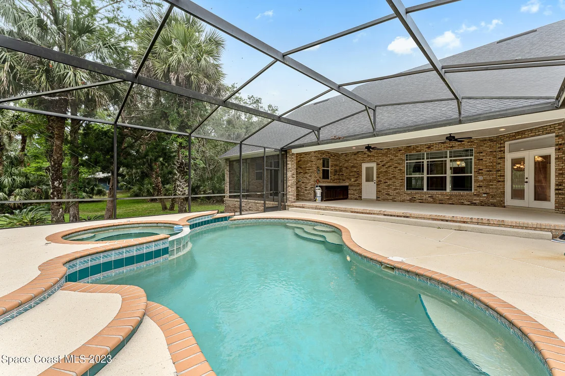 Photo of 927 Iron Bend Trail
