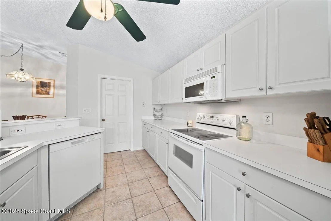 Photo of 883 Villa Drive