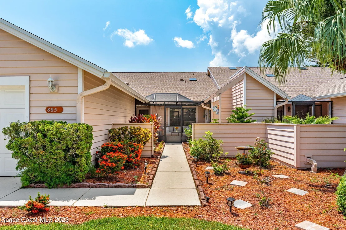 Photo of 885 Ridge Lake Drive