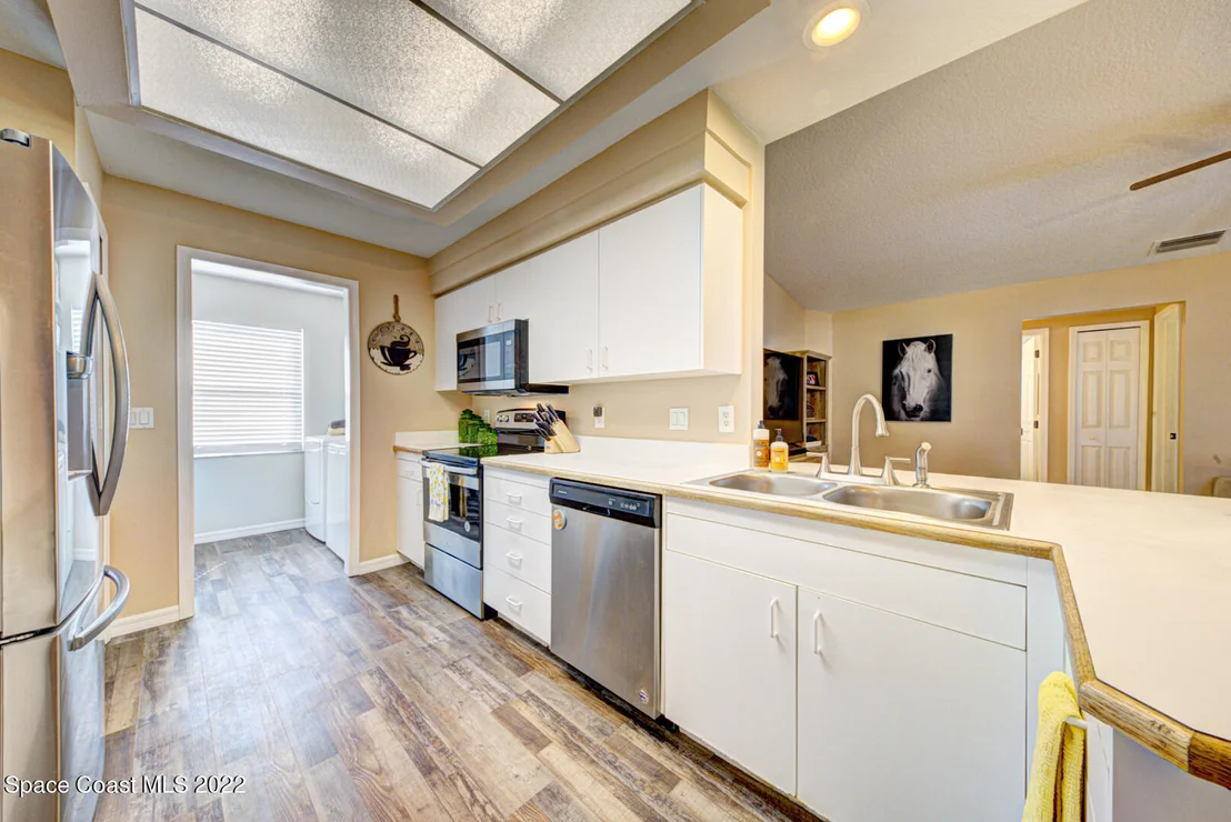Photo of 985 Pelican Lane