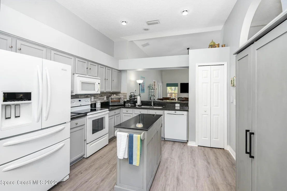 Photo of 2465 Hidden Pine Lane NE