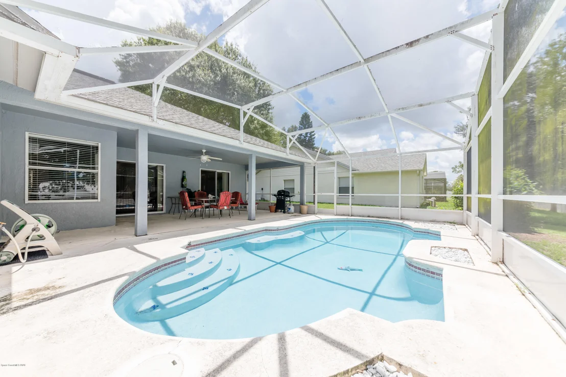 Photo of 876 High Pointe Circle