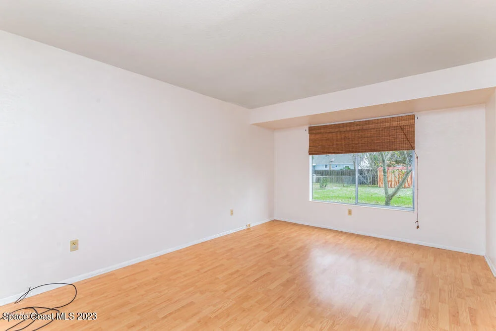 Photo of 721 Arundo Avenue NE
