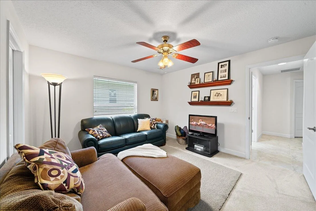 Photo of 1025 Starling