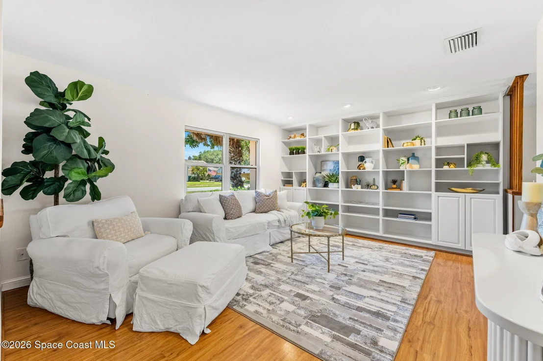 Photo of 496 N River Oaks Drive
