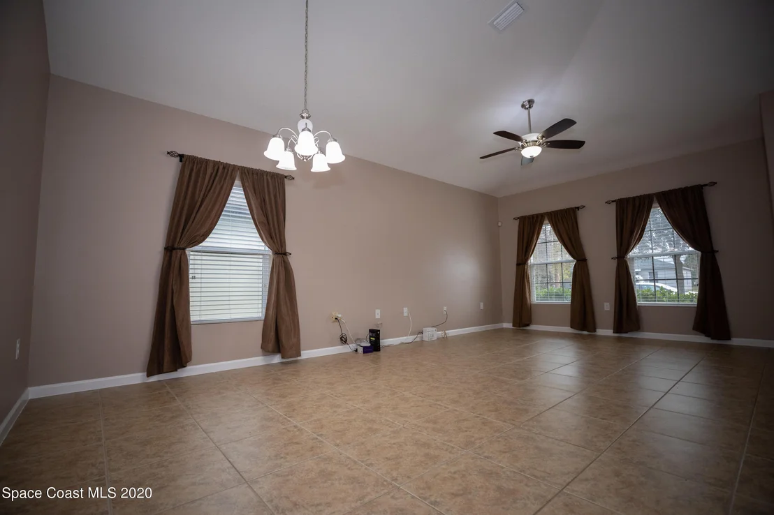 Photo of 1040 Cayman Drive