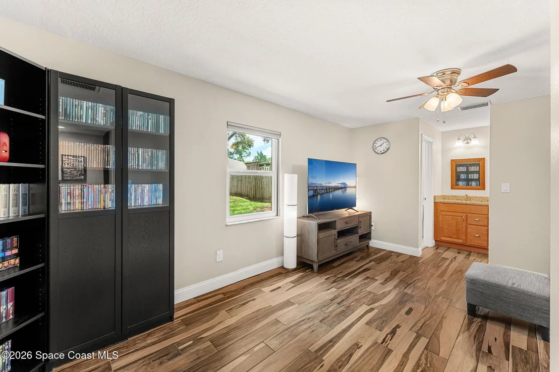 Photo of 5687 Holden Road